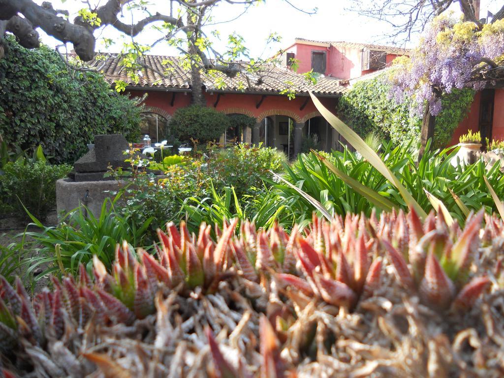 Hotel Lucrezia Riola Sardo Exterior foto